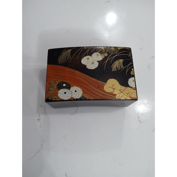 Vintage Japanese painted small keepsake/trinket box. - Picture 1 of 7